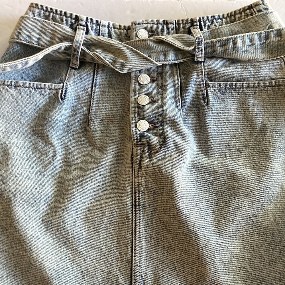 White Fox Boutique Medium belted denim skirt high waist NEW light wash - Picture 4 of 11